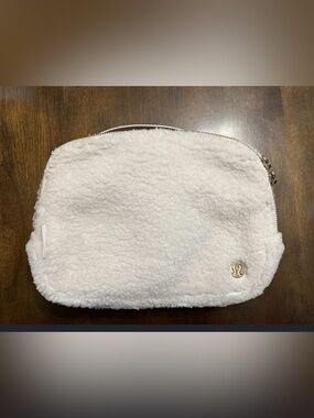 Lululemon Everywhere White Fleece Belt Bag-SO SOFT🤭👛✨